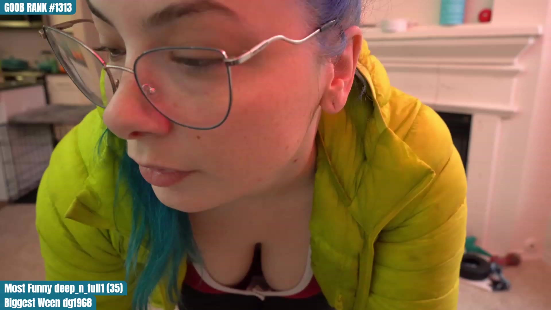 Gallery image thumbnail from CreaminQueen's myfreecams stream on, 03/26/2023, 19:39 image 1 of 20