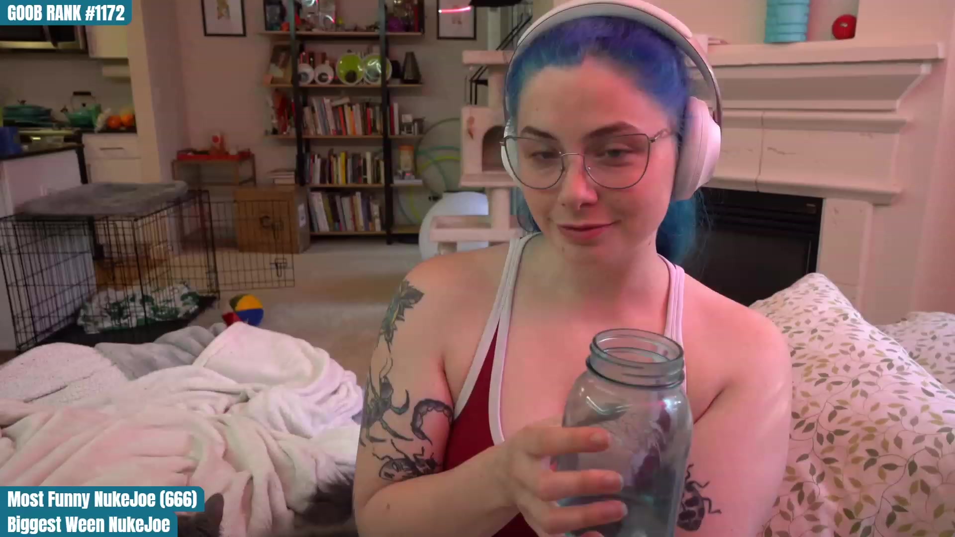 Gallery image thumbnail from CreaminQueen's myfreecams stream on, 03/27/2023, 24:49 image 17 of 20