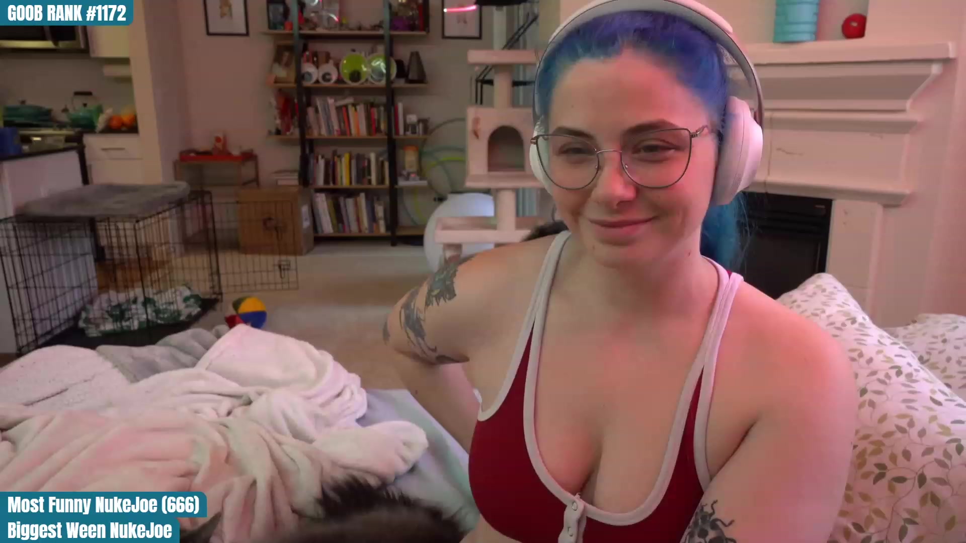 Gallery image thumbnail from CreaminQueen's myfreecams stream on, 03/27/2023, 24:49 image 13 of 20