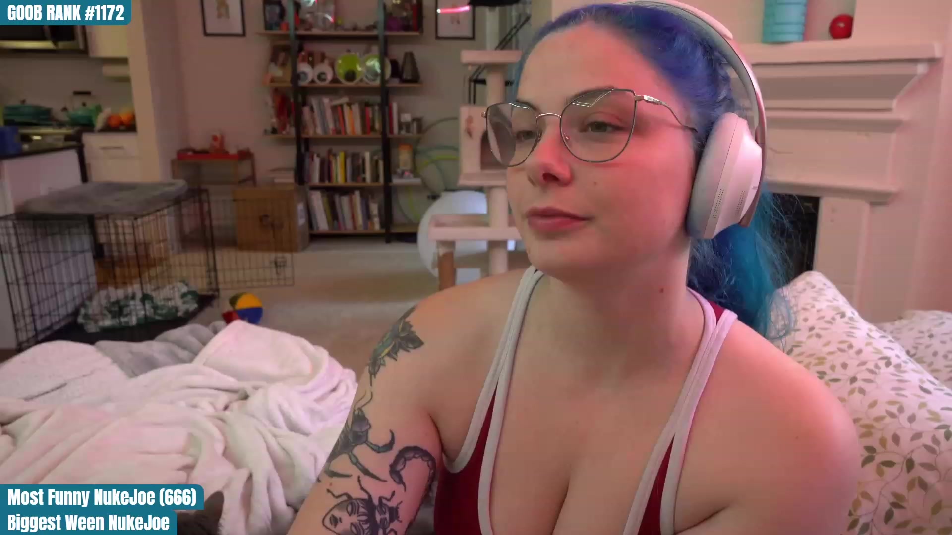 Gallery image thumbnail from CreaminQueen's myfreecams stream on, 03/27/2023, 24:49 image 18 of 20