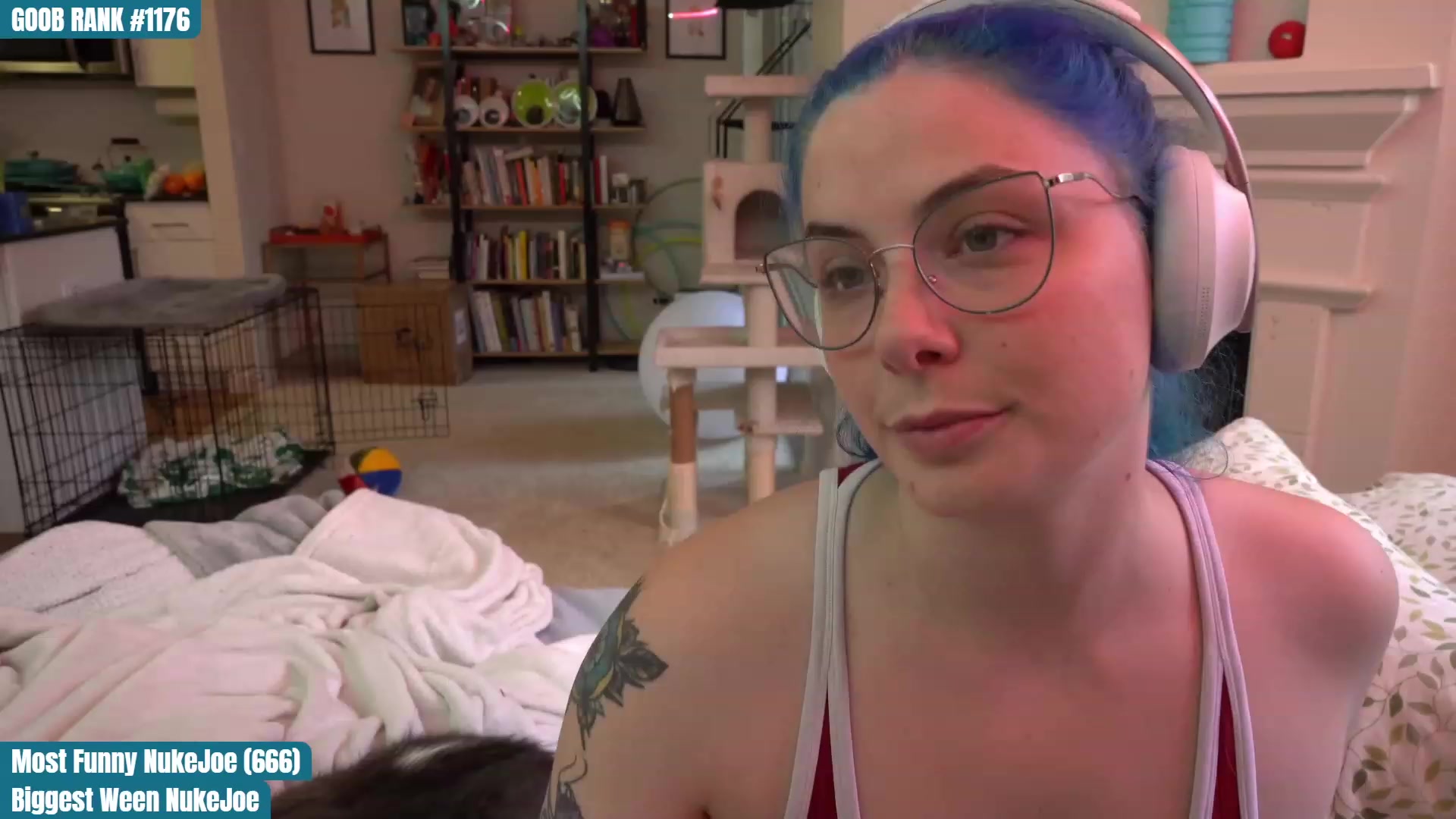 Gallery image thumbnail from CreaminQueen's myfreecams stream on, 03/27/2023, 24:49 image 4 of 20