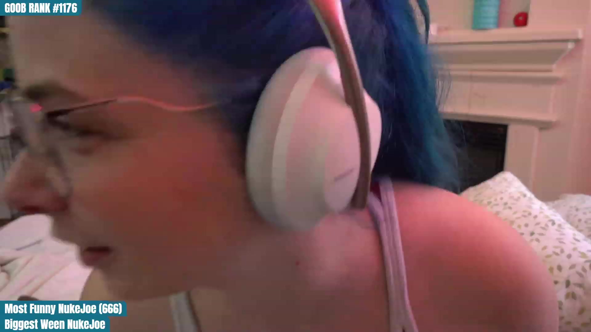 Gallery image thumbnail from CreaminQueen's myfreecams stream on, 03/27/2023, 24:49 image 7 of 20