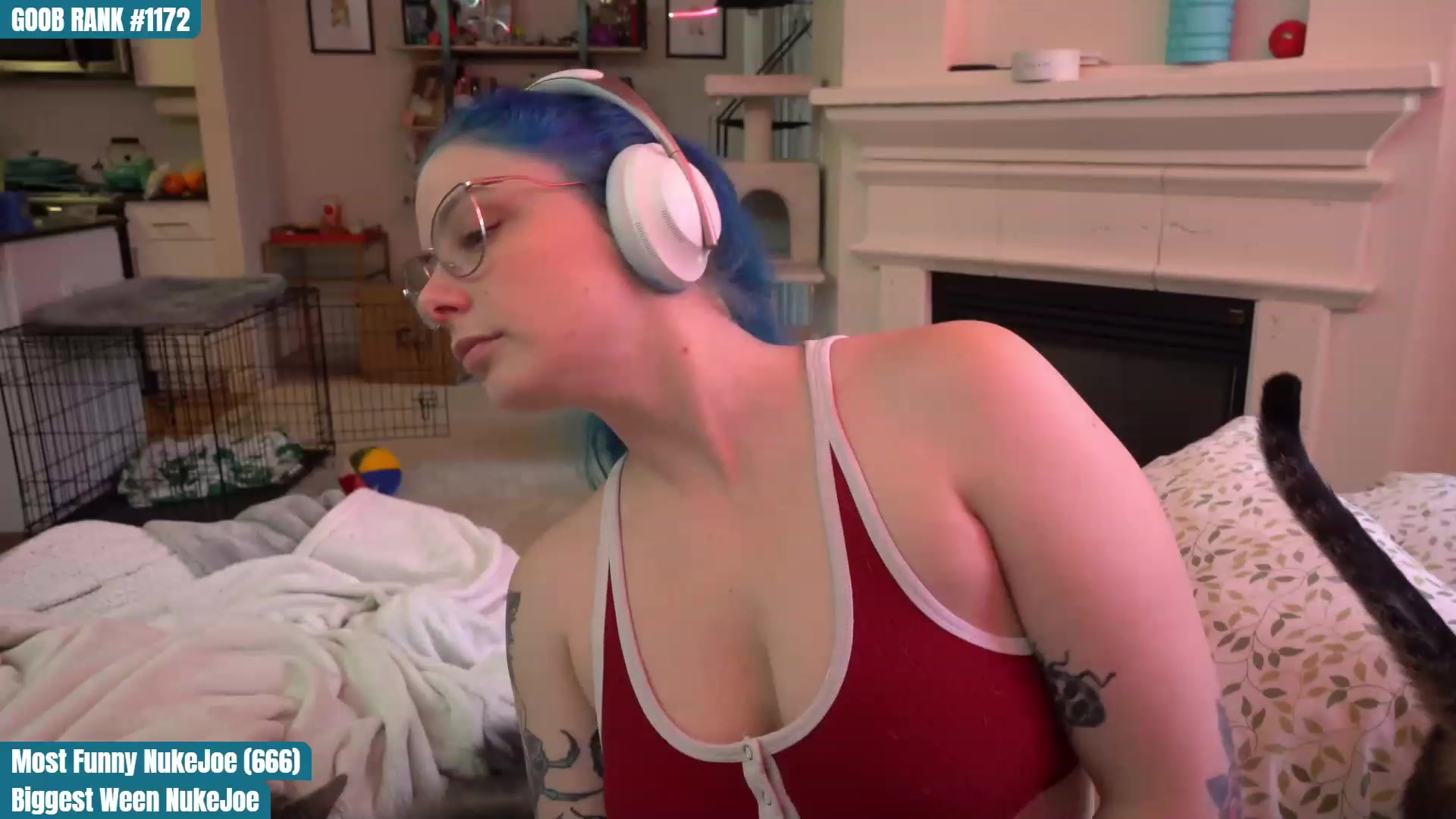 Gallery image thumbnail from CreaminQueen's myfreecams stream on, 03/27/2023, 01:47 image 11 of 20