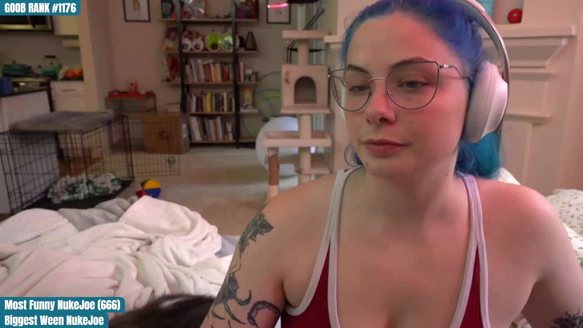 Gallery image thumbnail from CreaminQueen's myfreecams stream on, 03/27/2023, 01:47 image 10 of 20