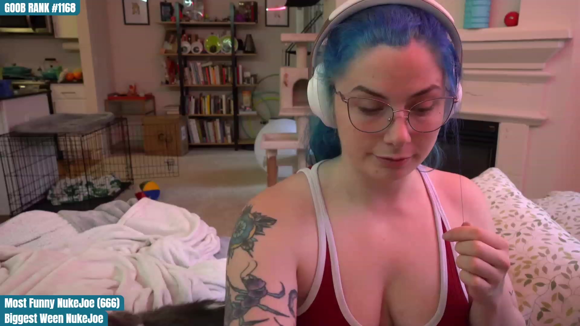 Gallery image thumbnail from CreaminQueen's myfreecams stream on, 03/27/2023, 01:47 image 13 of 20