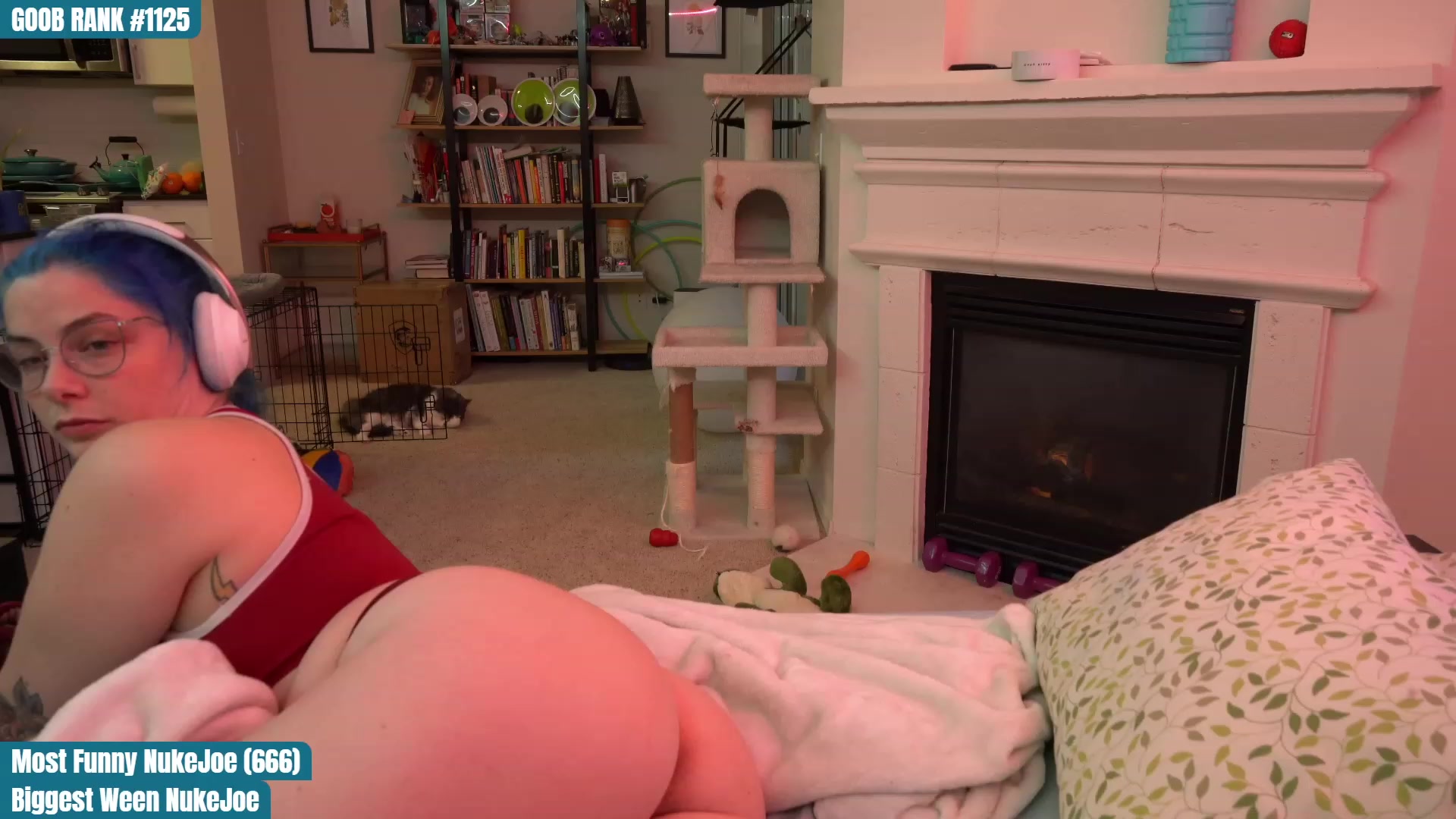 Gallery image thumbnail from CreaminQueen's myfreecams stream on, 03/27/2023, 02:35 image 10 of 20