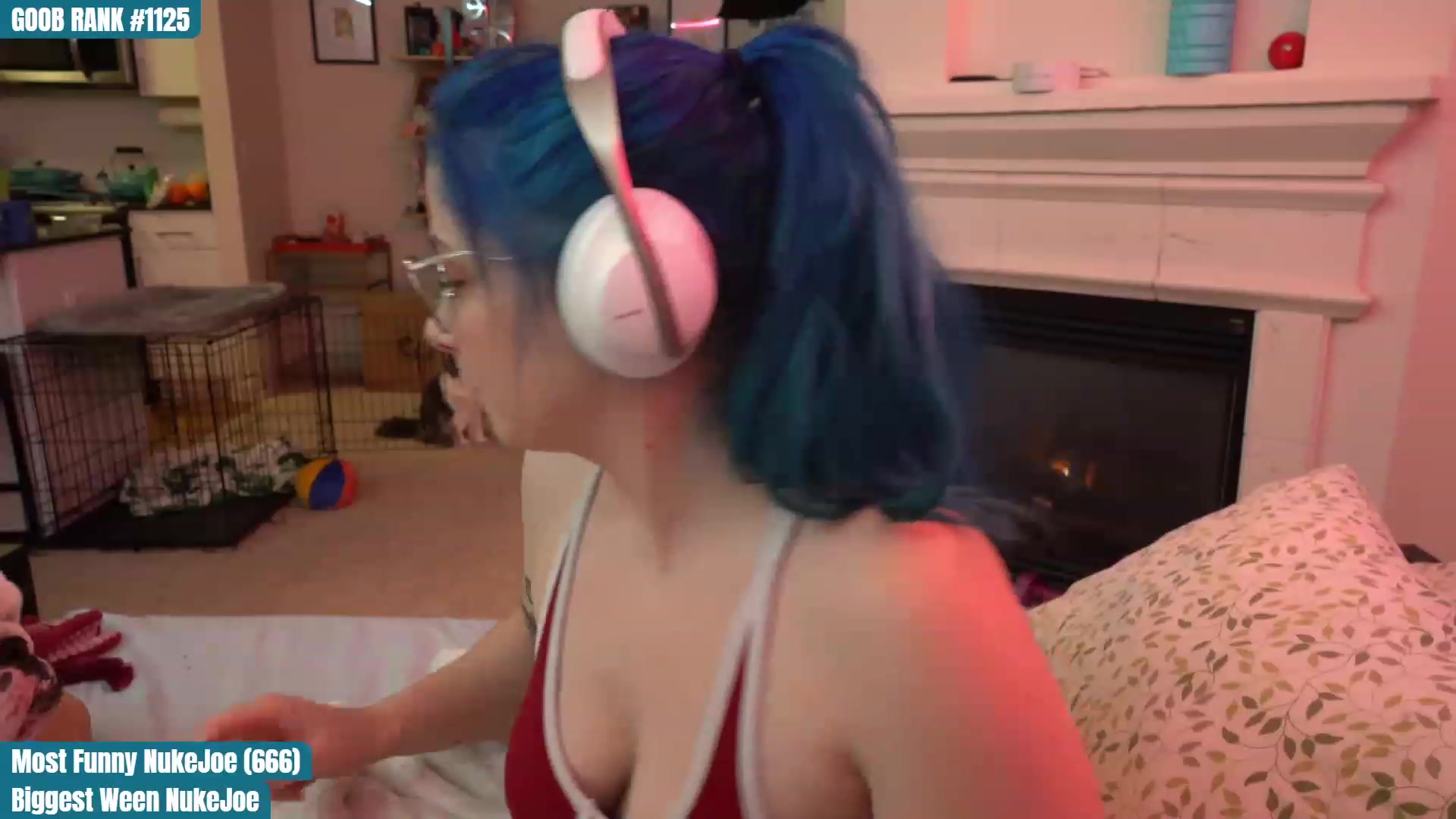 Gallery image thumbnail from CreaminQueen's myfreecams stream on, 03/27/2023, 02:35 image 18 of 20