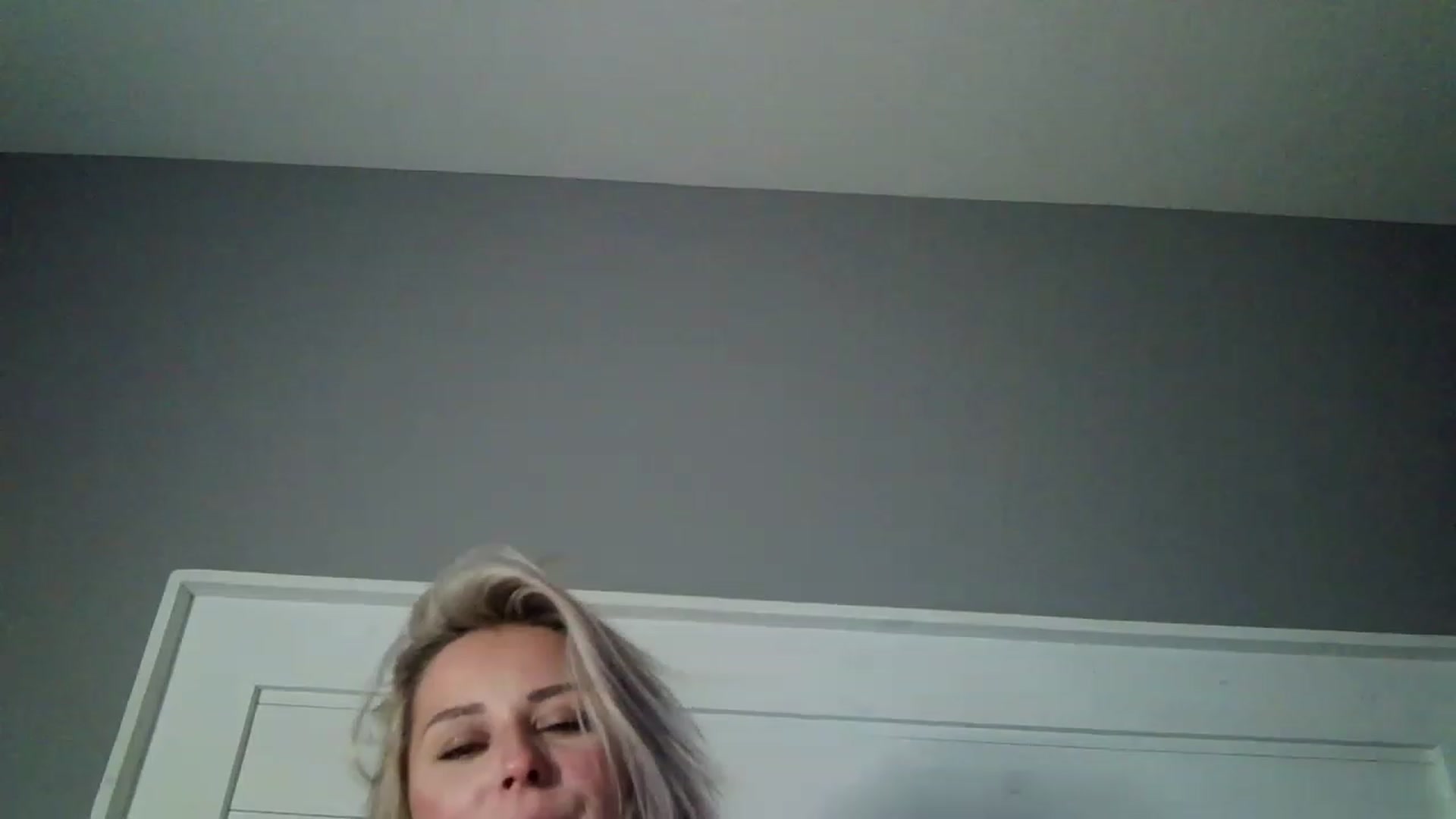 Gallery image thumbnail from Creamsiclexo's myfreecams stream on, 05/26/2023, 06:56 image 7 of 20