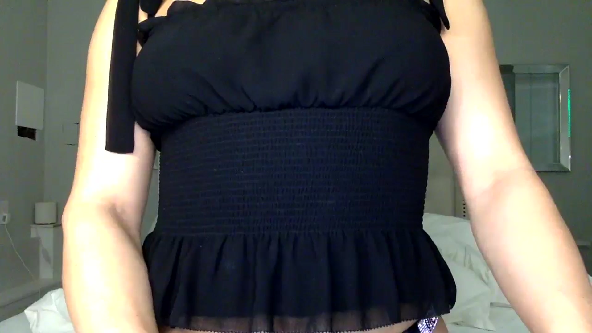 Gallery image thumbnail from CreamyEmmy's myfreecams stream on, 04/07/2025, 17:46 image 8 of 20