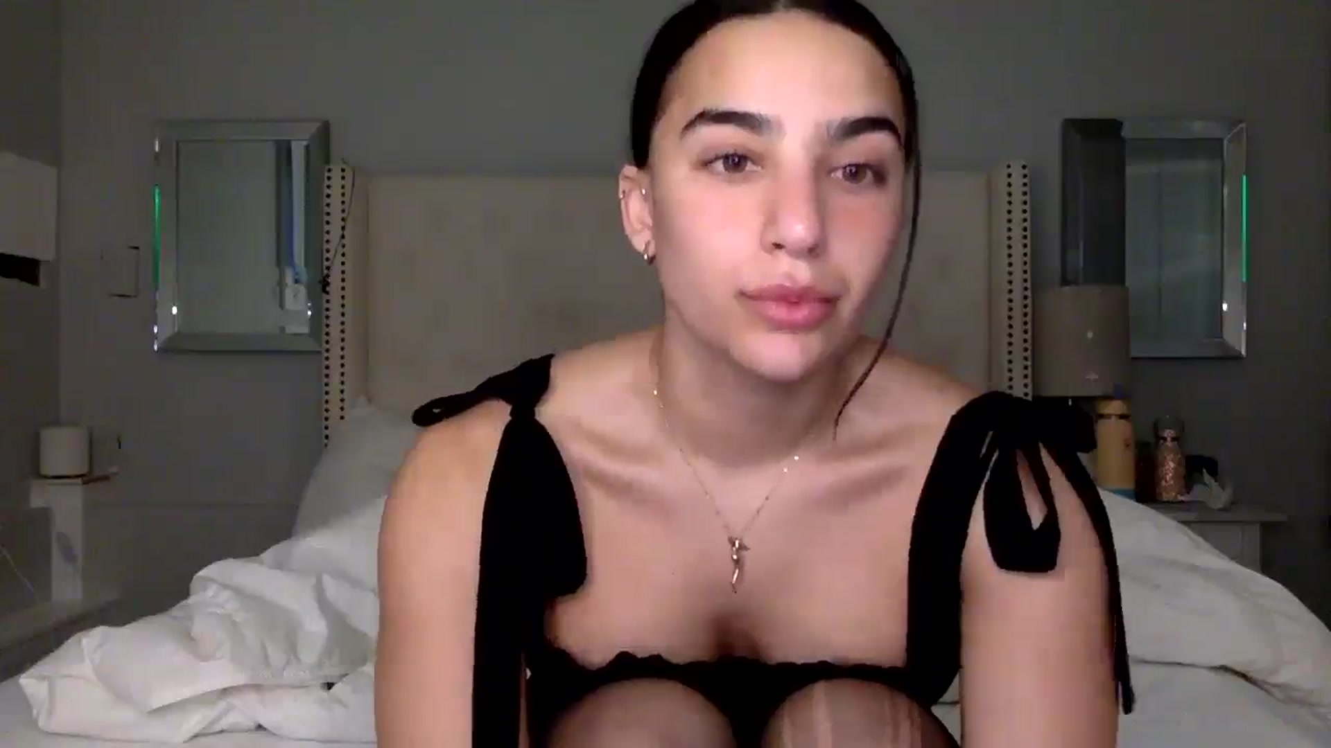 Gallery image thumbnail from CreamyEmmy's myfreecams stream on, 04/07/2025, 17:46 image 4 of 20
