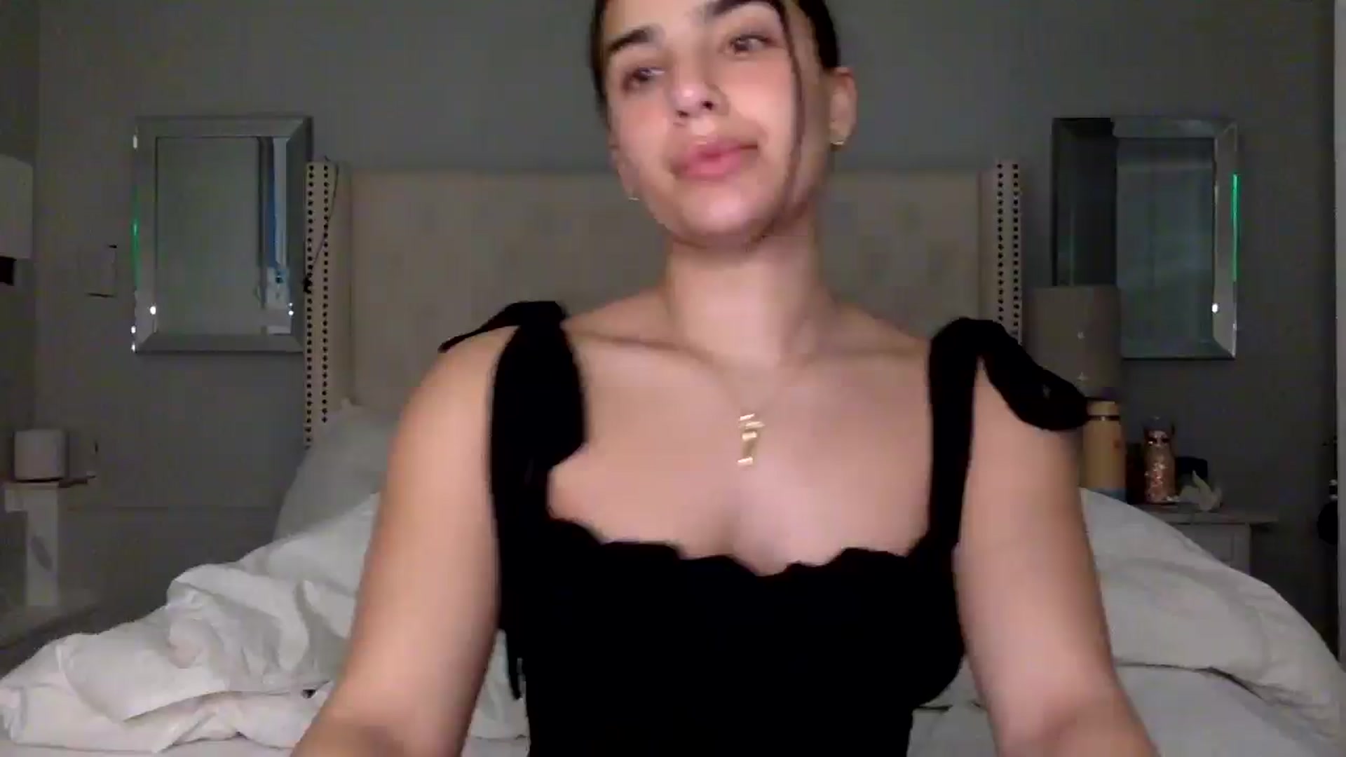 Gallery image thumbnail from CreamyEmmy's myfreecams stream on, 04/07/2025, 17:46 image 7 of 20