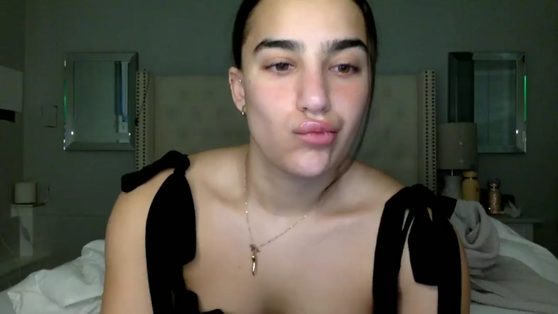 Gallery image thumbnail from CreamyEmmy's myfreecams stream on, 04/07/2025, 17:46 image 12 of 20