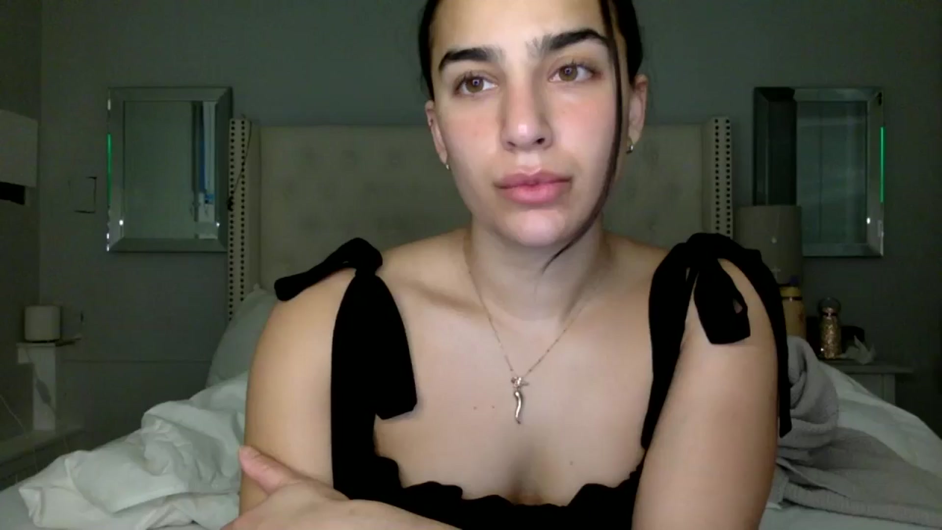 Gallery image thumbnail from CreamyEmmy's myfreecams stream on, 04/07/2025, 17:46 image 16 of 20