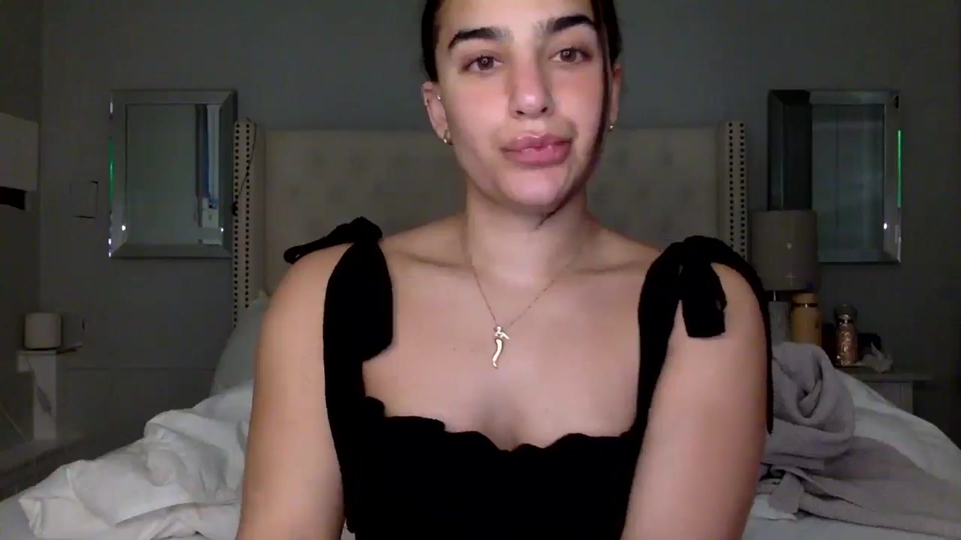 Gallery image thumbnail from CreamyEmmy's myfreecams stream on, 04/07/2025, 17:46 image 18 of 20