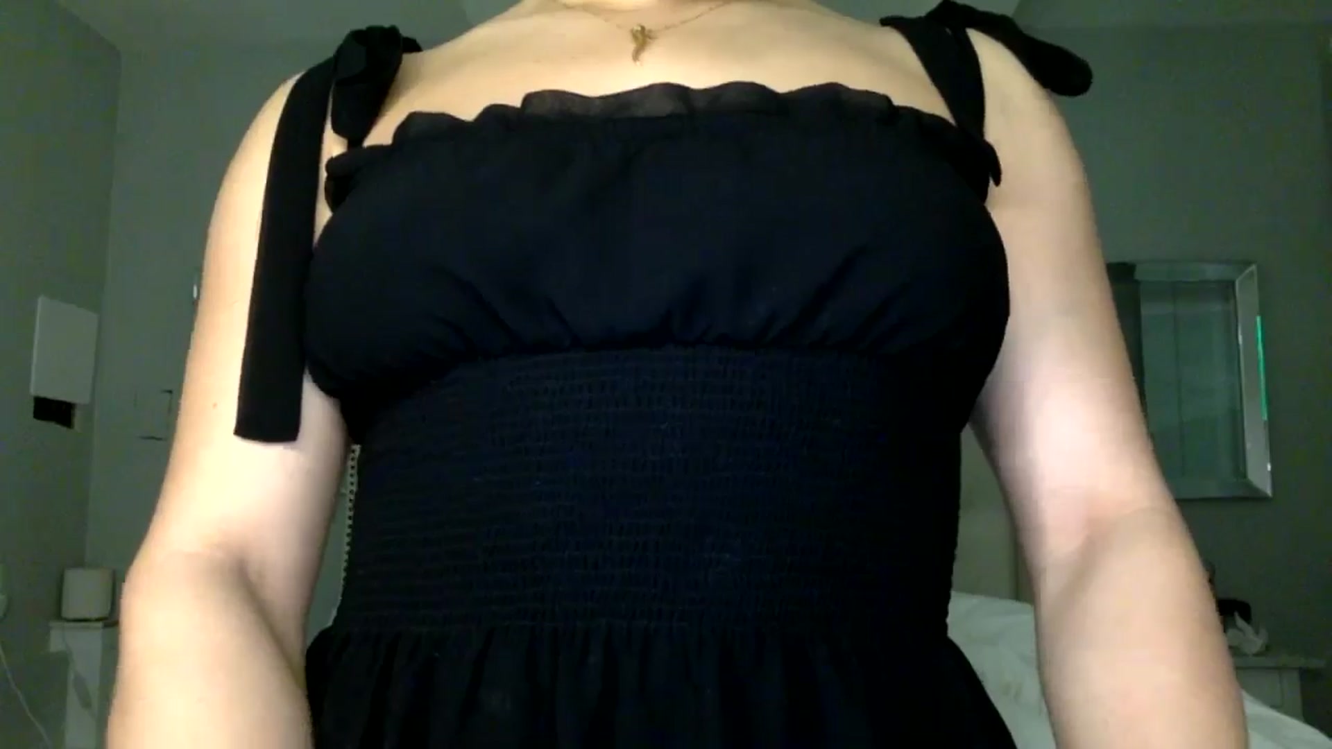 Gallery image thumbnail from CreamyEmmy's myfreecams stream on, 04/07/2025, 17:46 image 9 of 20