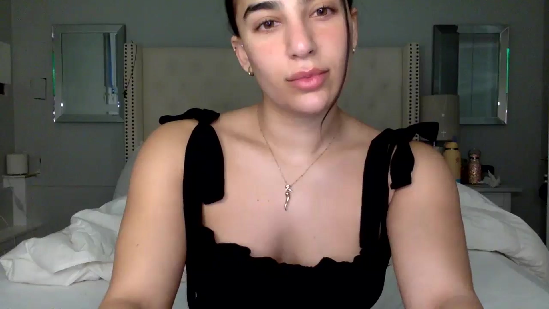 Gallery image thumbnail from CreamyEmmy's myfreecams stream on, 04/07/2025, 17:46 image 2 of 20