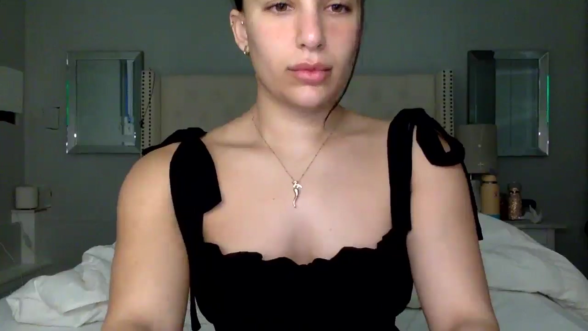 Gallery image thumbnail from CreamyEmmy's myfreecams stream on, 04/07/2025, 17:46 image 6 of 20