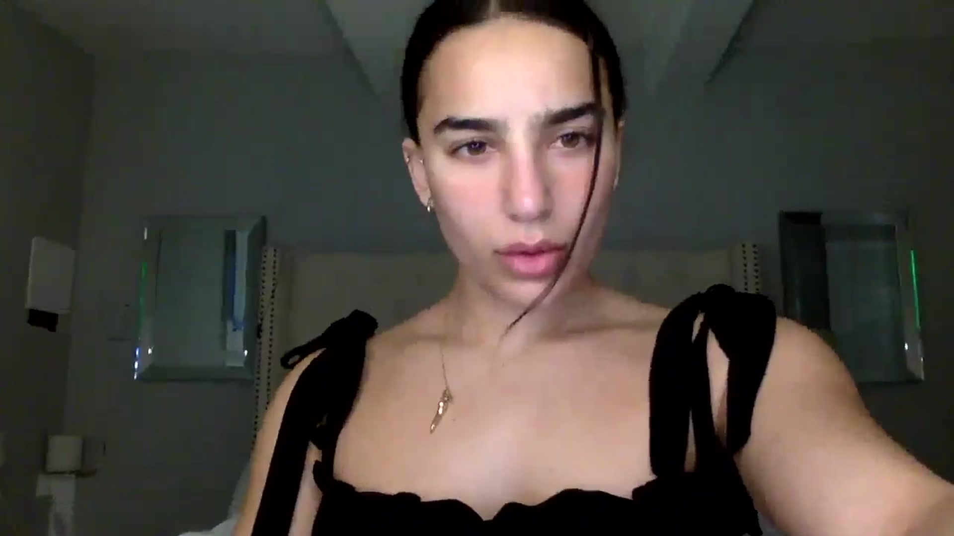 Gallery image thumbnail from CreamyEmmy's myfreecams stream on, 04/07/2025, 17:46 image 11 of 20