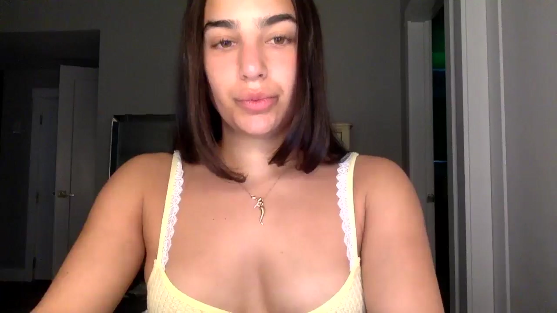 Gallery image thumbnail from CreamyEmmy's myfreecams stream on, 04/22/2025, 18:06 image 16 of 20