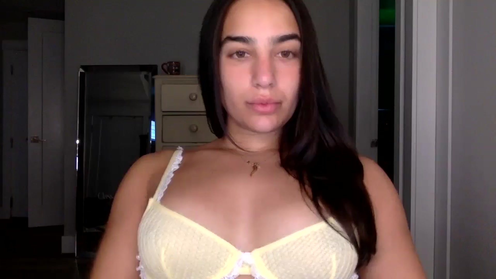 Gallery image thumbnail from CreamyEmmy's myfreecams stream on, 04/22/2025, 18:06 image 19 of 20