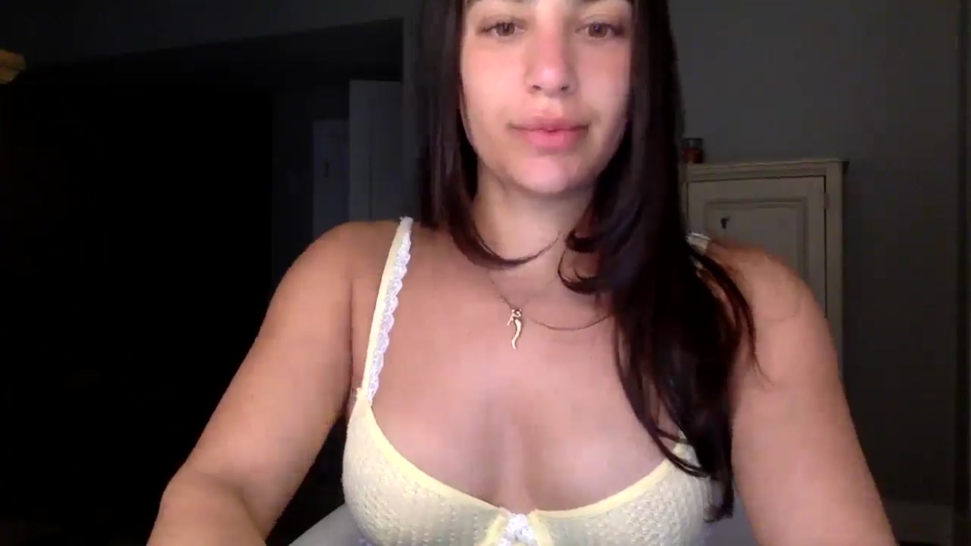 Gallery image thumbnail from CreamyEmmy's myfreecams stream on, 04/22/2025, 18:06 image 4 of 20