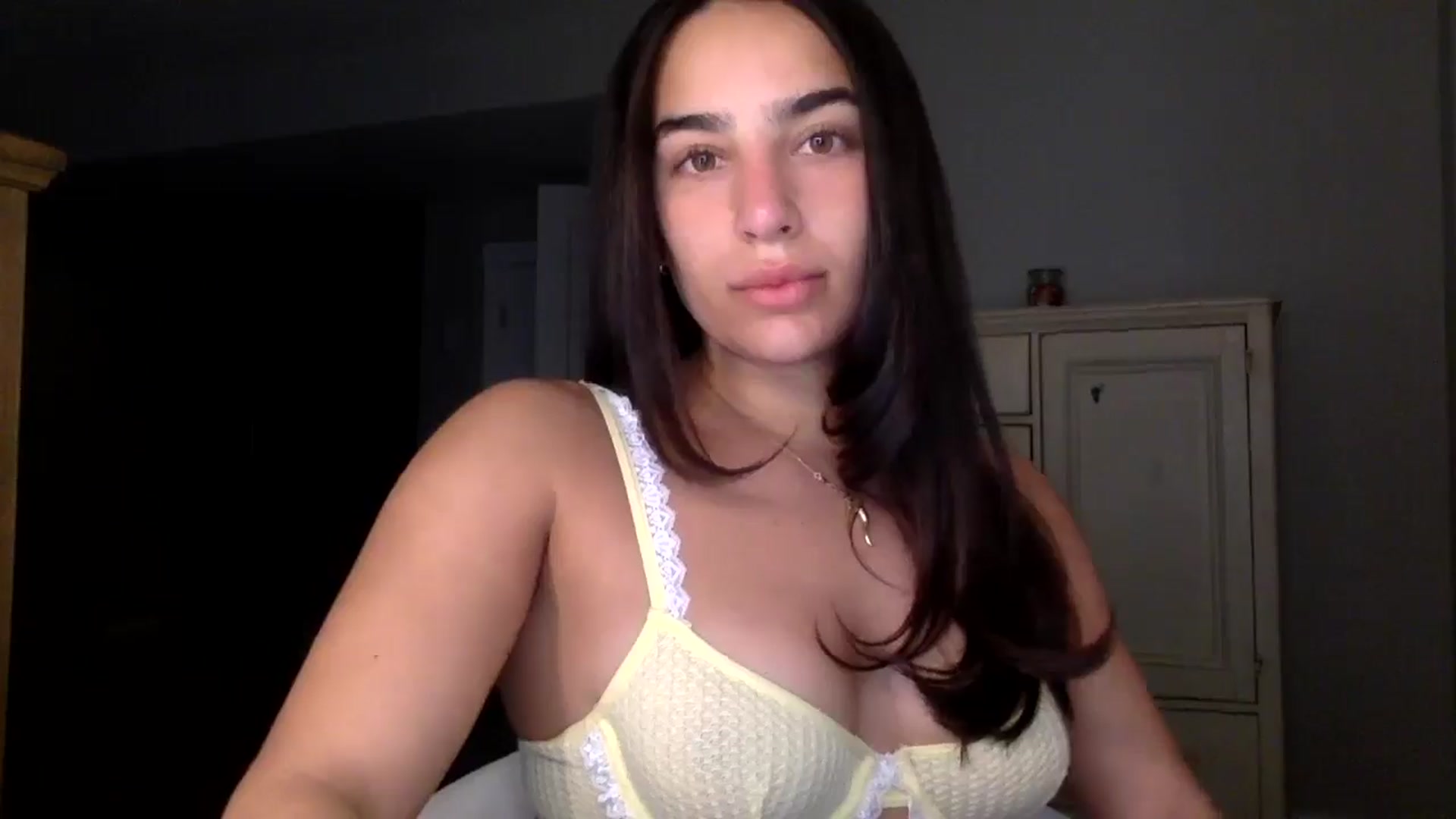 Gallery image thumbnail from CreamyEmmy's myfreecams stream on, 04/22/2025, 18:06 image 2 of 20