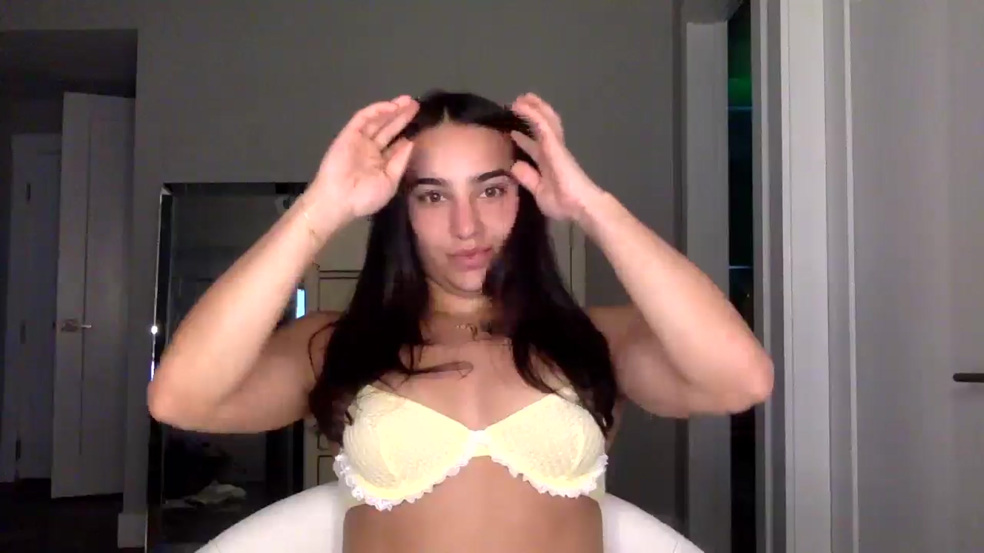 Gallery image thumbnail from CreamyEmmy's myfreecams stream on, 04/22/2025, 18:06 image 11 of 20