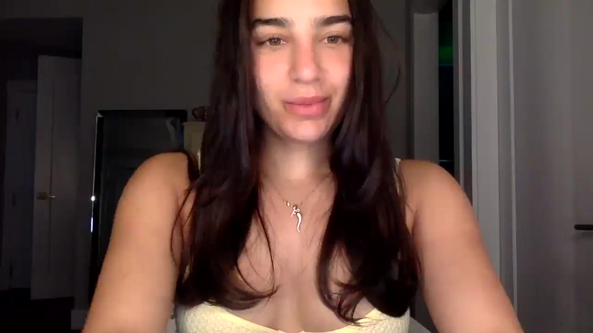 Gallery image thumbnail from CreamyEmmy's myfreecams stream on, 04/22/2025, 18:06 image 12 of 20