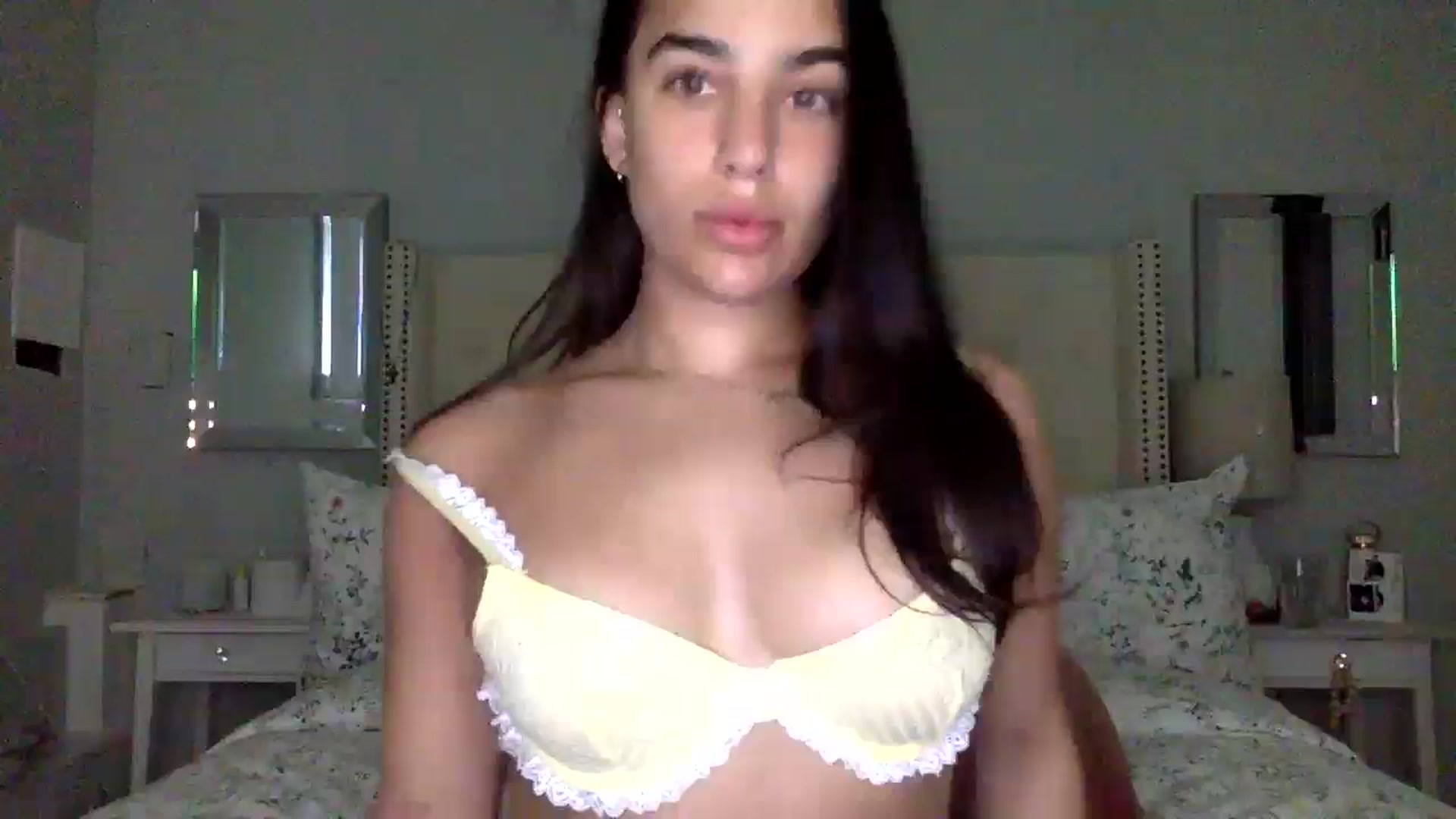 Gallery image thumbnail from CreamyEmmy's myfreecams stream on, 04/22/2025, 18:59 image 1 of 20