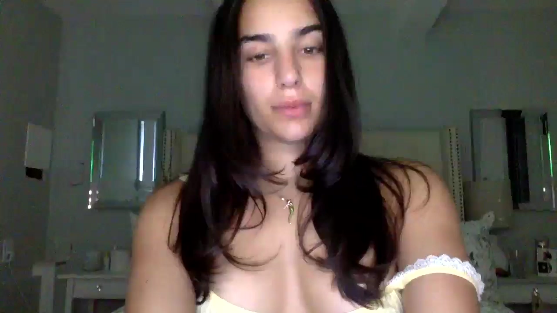 Gallery image thumbnail from CreamyEmmy's myfreecams stream on, 04/22/2025, 20:01 image 10 of 20