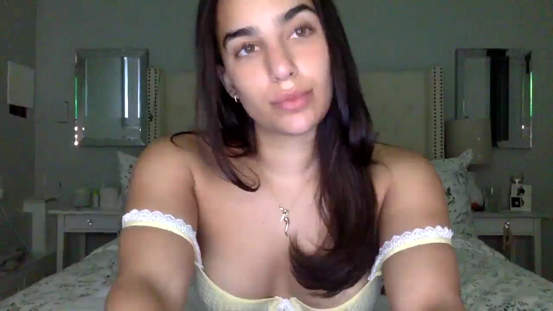Gallery image thumbnail from CreamyEmmy's myfreecams stream on, 04/22/2025, 20:01 image 8 of 20