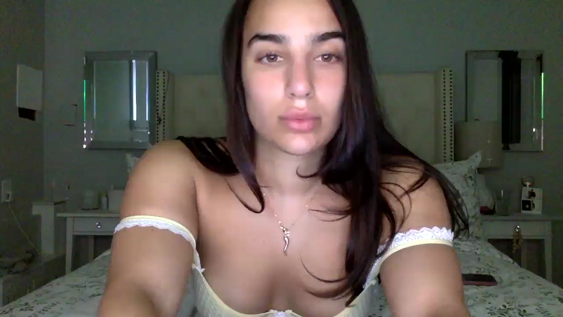 Gallery image thumbnail from CreamyEmmy's myfreecams stream on, 04/22/2025, 20:24 image 11 of 20
