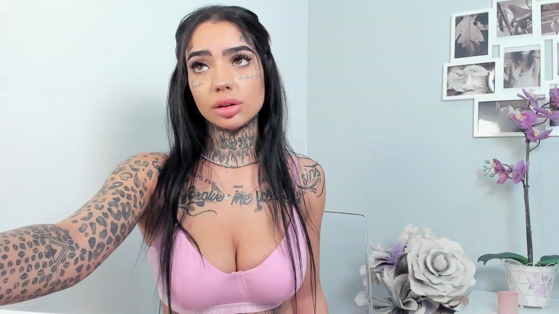 Gallery image thumbnail from CreamyInkk's myfreecams stream on, 08/31/2023, 10:58 image 5 of 20