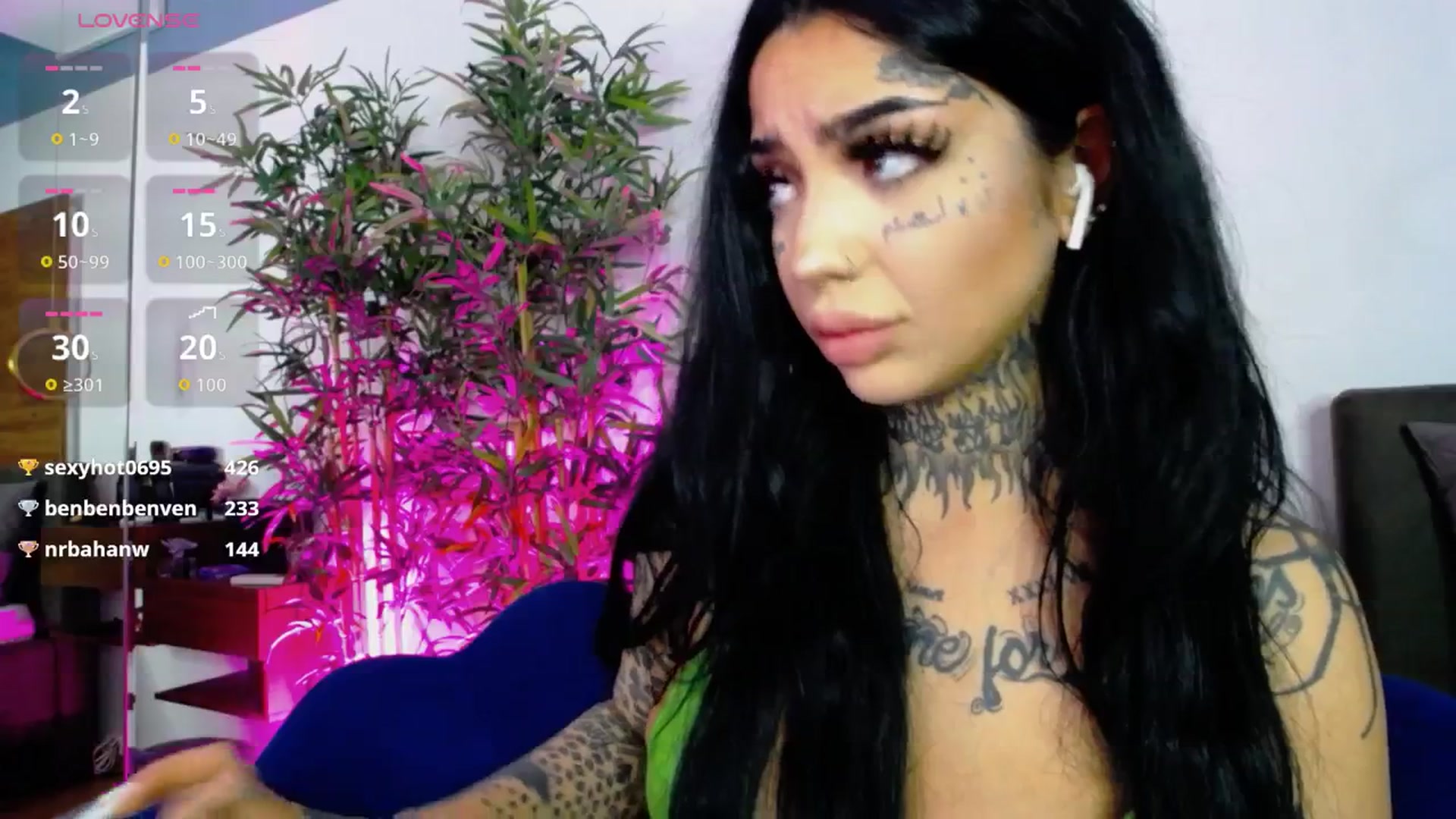Gallery image thumbnail from CreamyInkk's myfreecams stream on, 12/08/2025, 13:05 image 18 of 20