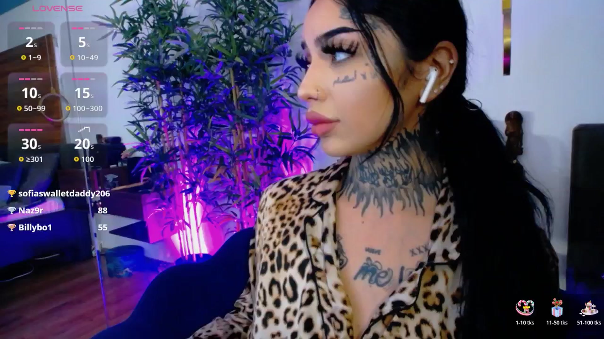 Gallery image thumbnail from CreamyInkk's myfreecams stream on, 12/09/2025, 10:48 image 14 of 20