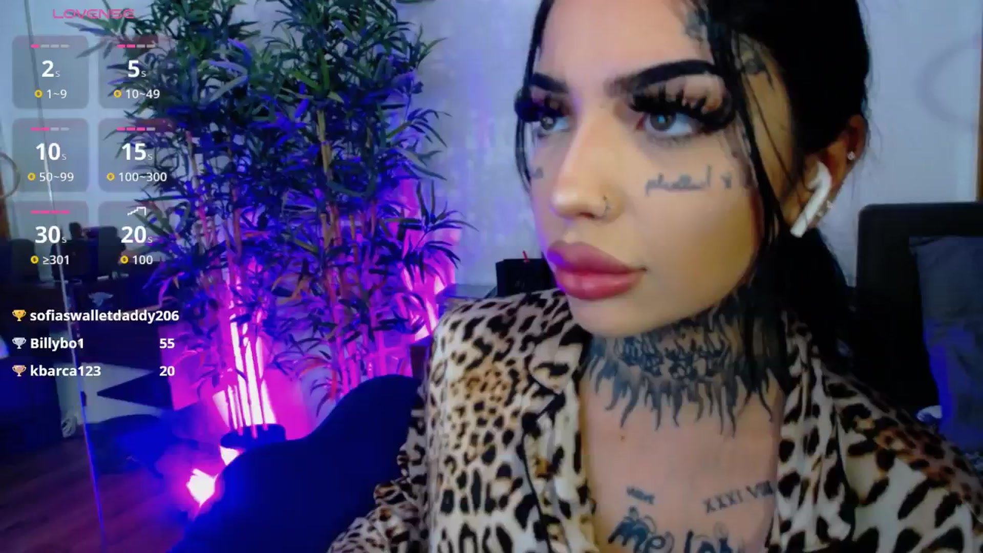 Gallery image thumbnail from CreamyInkk's myfreecams stream on, 12/09/2025, 10:48 image 9 of 20
