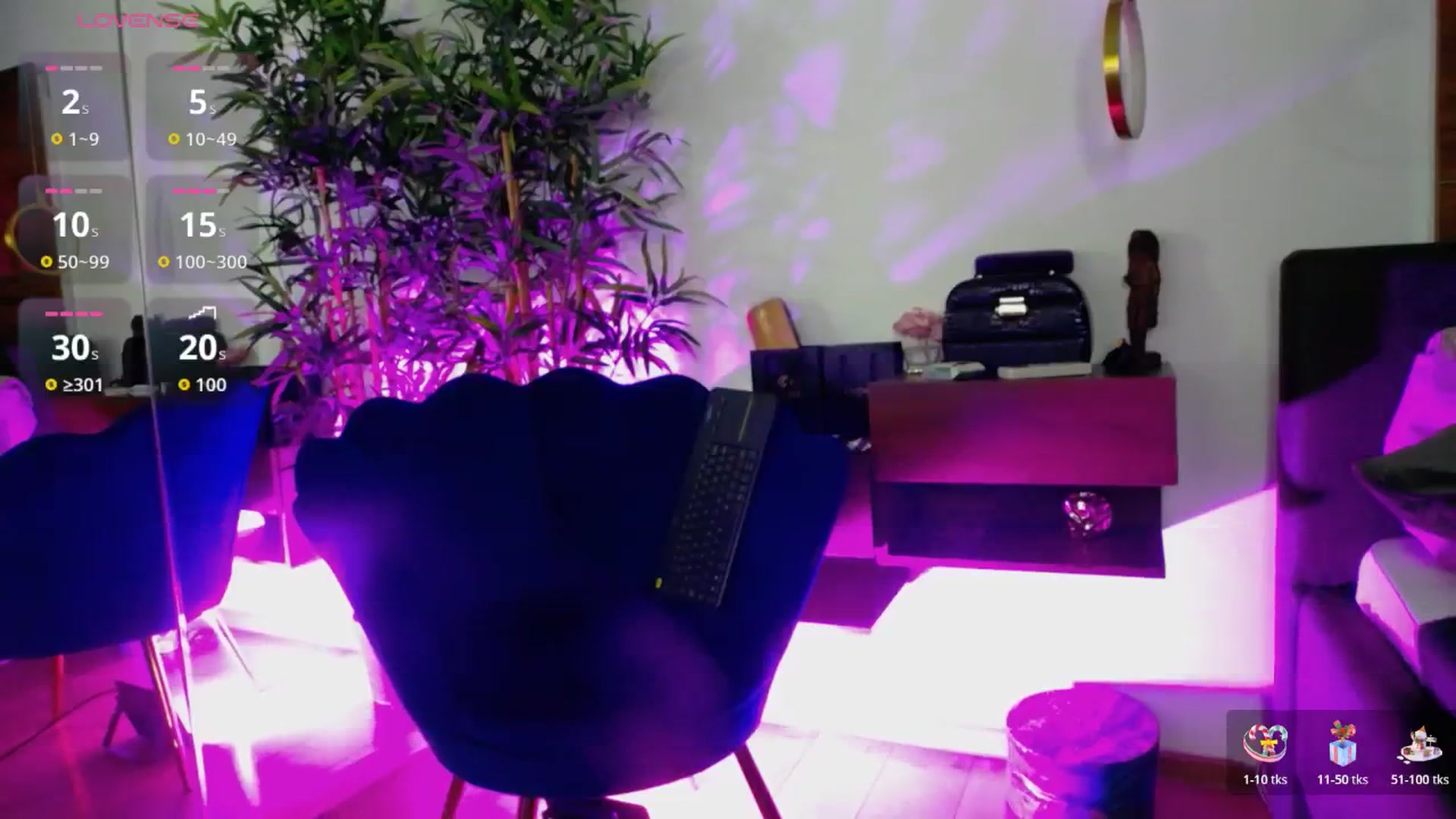 Gallery image thumbnail from CreamyInkk's myfreecams stream on, 01/03/2026, 14:43 image 17 of 20