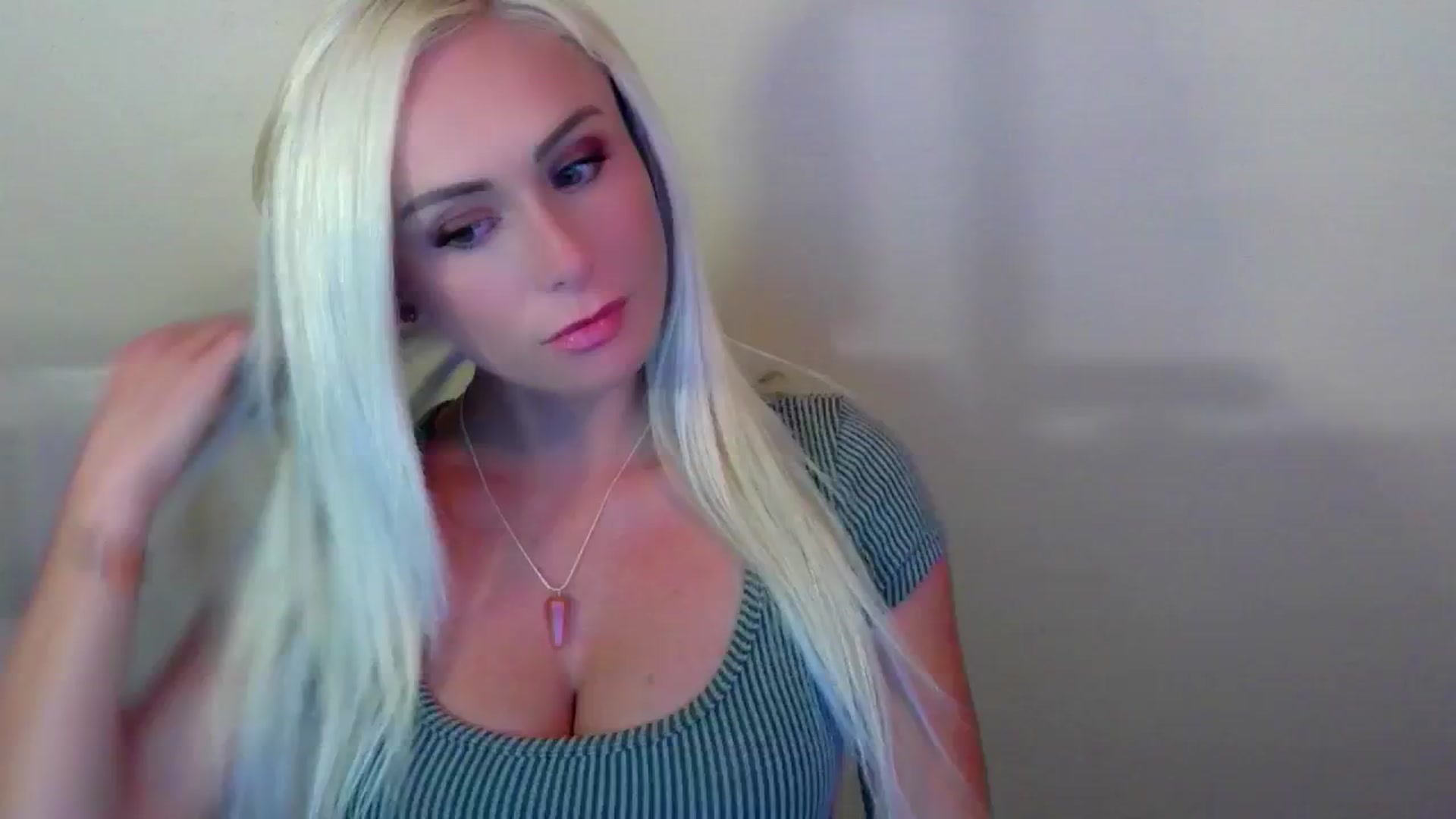 Gallery image thumbnail from Creamy_Puddin's myfreecams stream on, 07/20/2024, 17:23 image 3 of 20