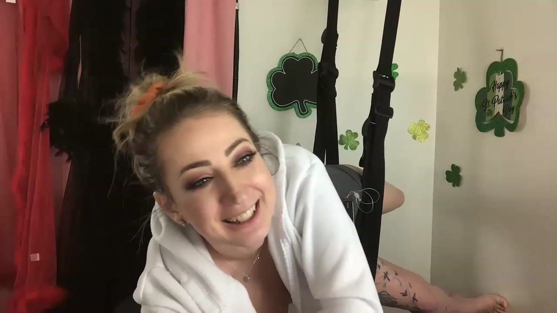 Gallery image thumbnail from CrimsynWess's myfreecams stream on, 02/25/2023, 12:21 image 8 of 20