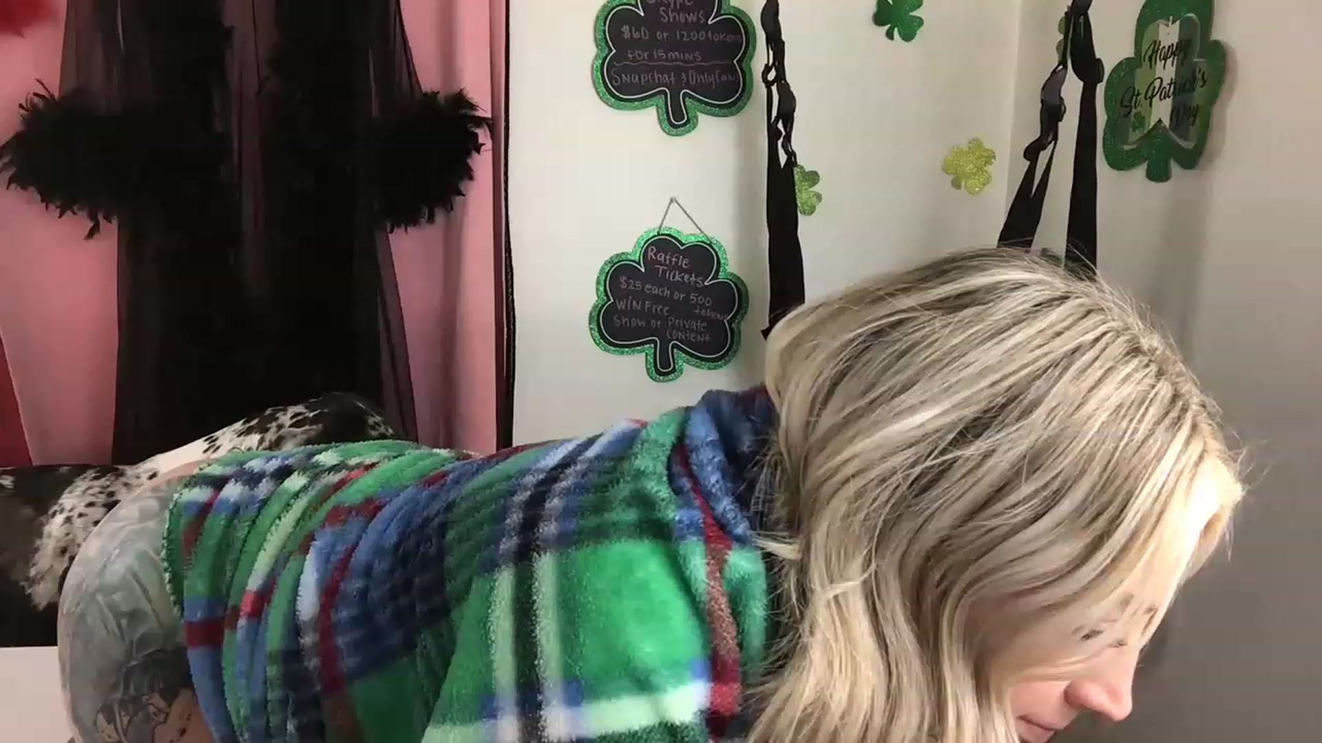 Gallery image thumbnail from CrimsynWess's myfreecams stream on, 03/14/2023, 09:56 image 13 of 20