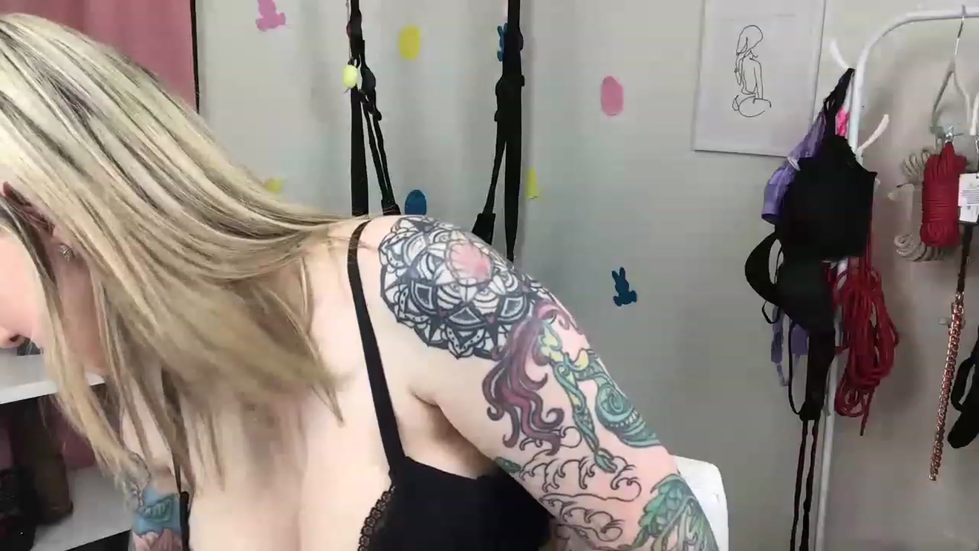 Gallery image thumbnail from CrimsynWess's myfreecams stream on, 04/05/2023, 08:42 image 16 of 20