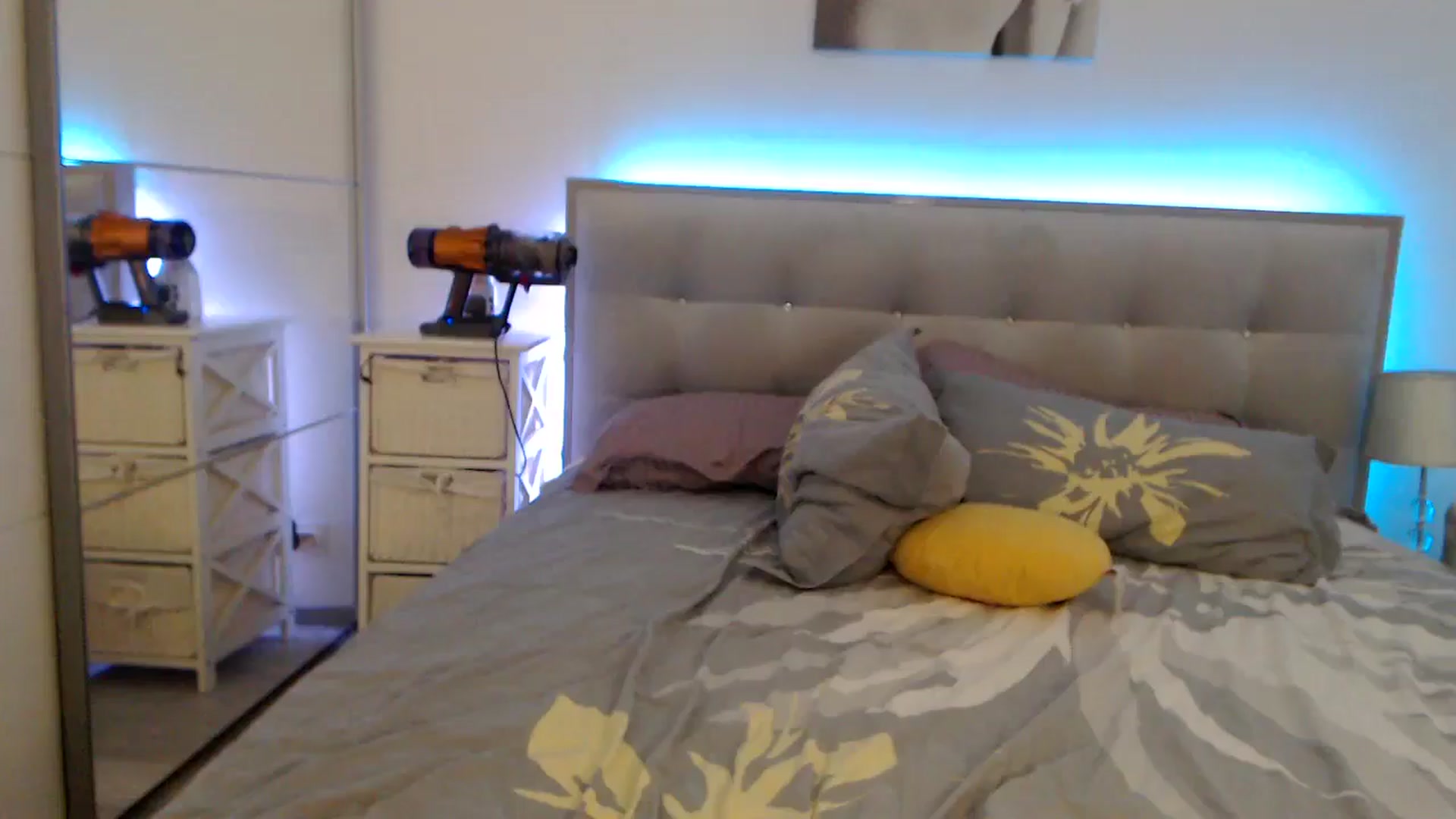 Gallery image thumbnail from CrinnaMania's myfreecams stream on, 08/26/2024, 11:51 image 9 of 20