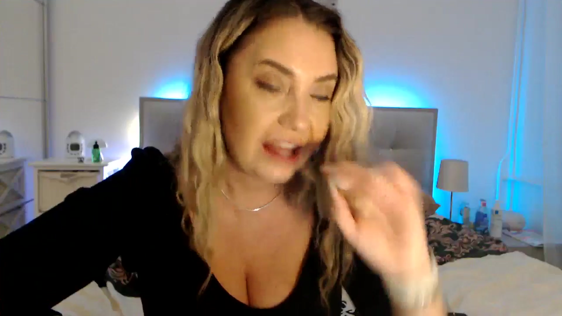 Gallery image thumbnail from CrinnaMania's myfreecams stream on, 10/15/2024, 11:28 image 15 of 20