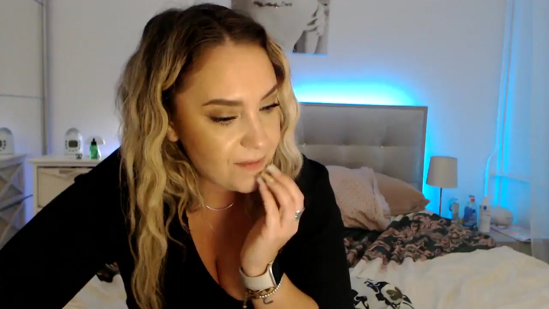Gallery image thumbnail from CrinnaMania's myfreecams stream on, 10/15/2024, 11:28 image 17 of 20