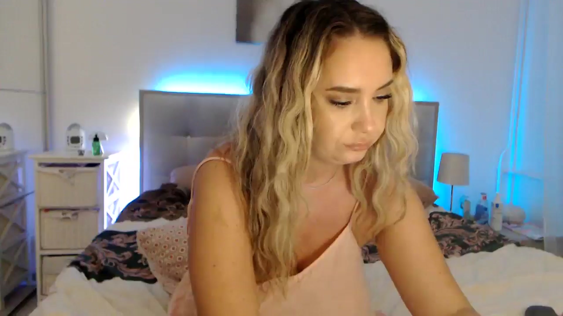 Gallery image thumbnail from CrinnaMania's myfreecams stream on, 10/15/2024, 11:28 image 7 of 20