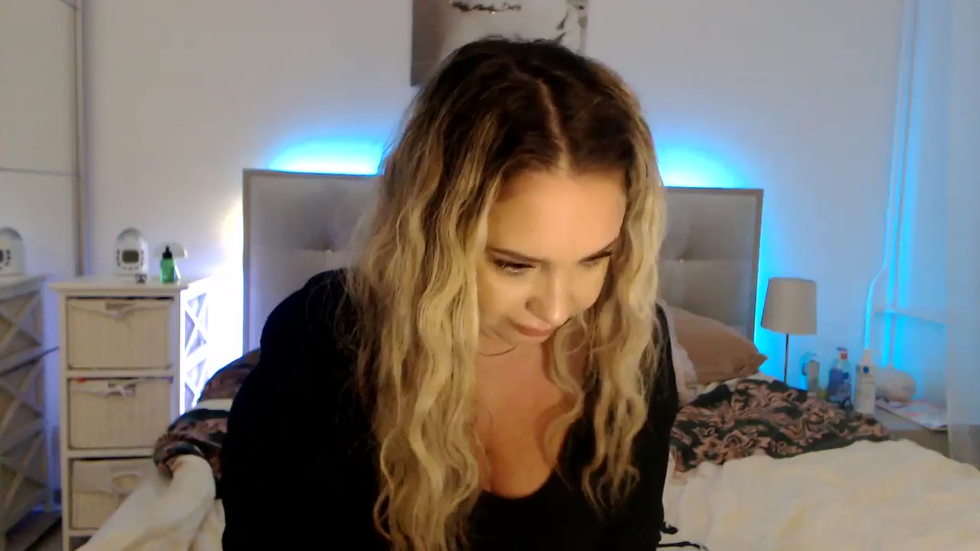 Gallery image thumbnail from CrinnaMania's myfreecams stream on, 10/15/2024, 11:28 image 11 of 20