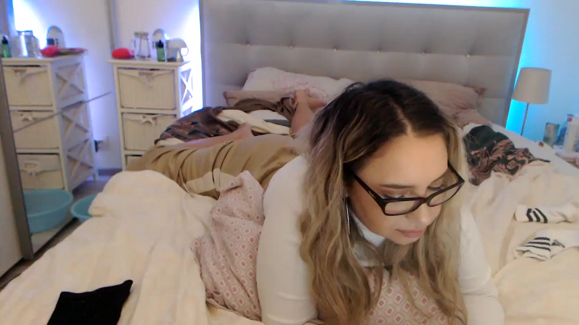Gallery image thumbnail from CrinnaMania's myfreecams stream on, 10/17/2024, 11:59 image 15 of 20