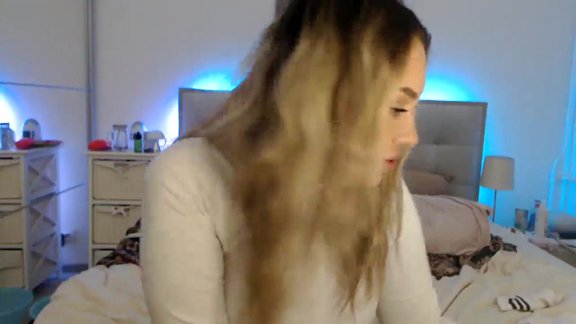 Gallery image thumbnail from CrinnaMania's myfreecams stream on, 10/17/2024, 11:59 image 17 of 20