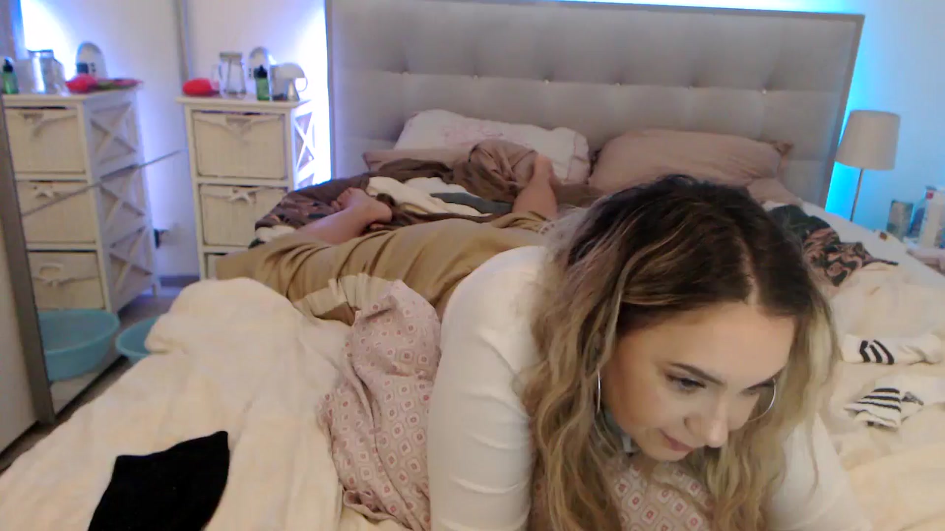 Gallery image thumbnail from CrinnaMania's myfreecams stream on, 10/17/2024, 11:59 image 14 of 20