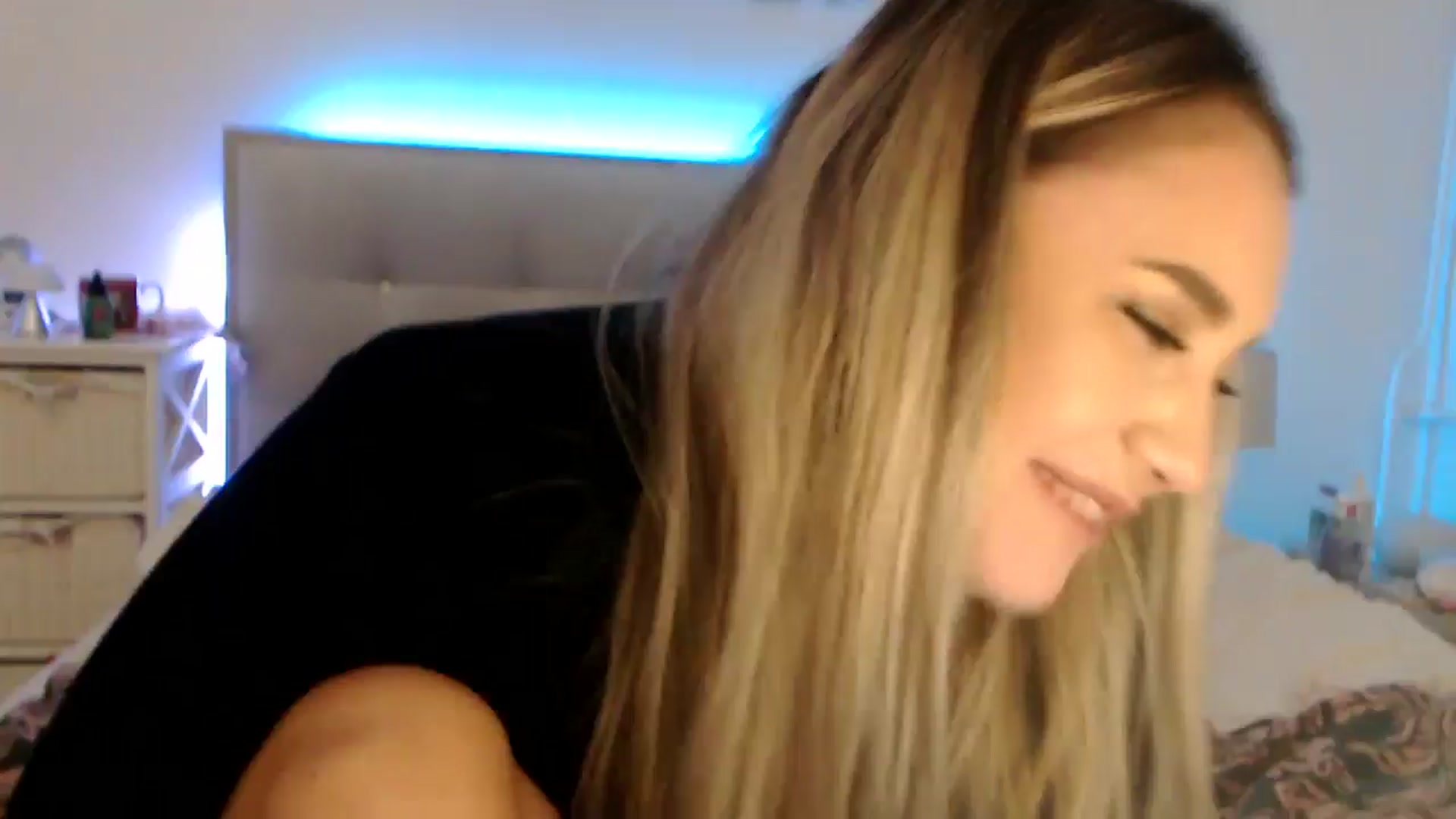 Gallery image thumbnail from CrinnaMania's myfreecams stream on, 10/21/2024, 11:10 image 1 of 20